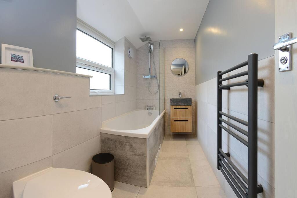 Apartment West With Free Parking Whitby Zewnętrze zdjęcie